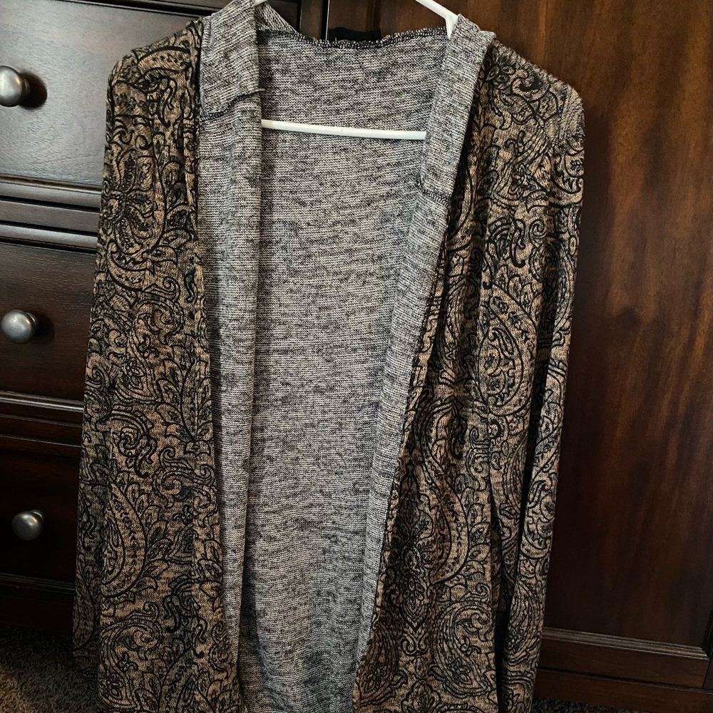 Long hooded sweater with pockets